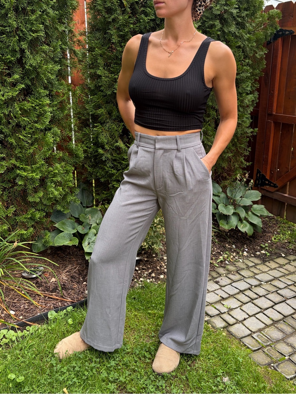 Abercrombie & Fitch Wide-Leg Pleated Trousers
